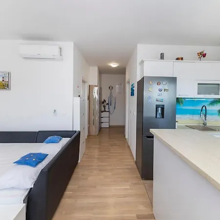 Luna Apartment